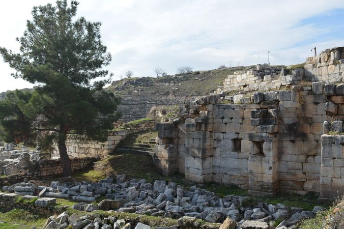 Kulede olan Yeni Cami